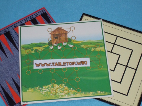 Spielbrett für Mühle und Backgammon