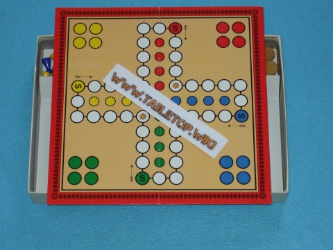 Spielbrett zu Mensch ärgere Dich nicht, hier nicht das original, sondern eine der zahlreichen Kopien